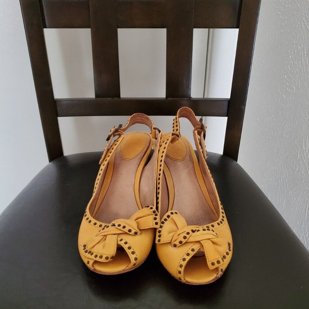 FRYE Maya Vintage Stud Sling Leather Bow Ribbon Sandals Women Yellow 6.5M GUC